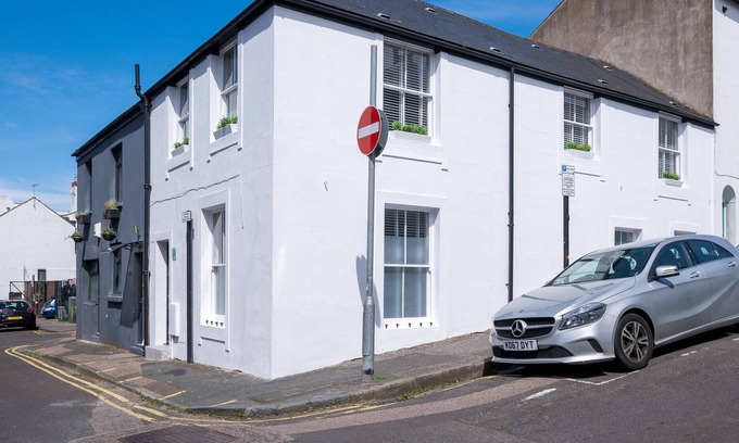 Montpelier House | Super Smart Central Brighton Town House | By My Getaways