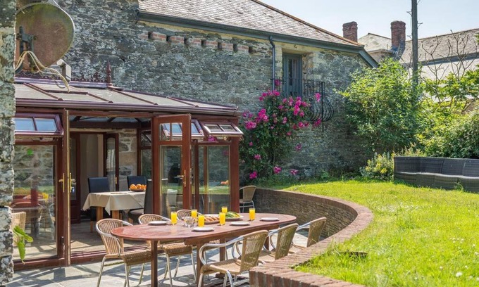 Newquay House | Super Spacious Country house pet/party friendly.