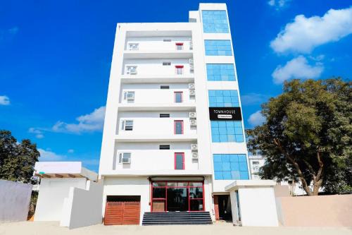Varanasi Hotel | Super Townhouse Pahadiya