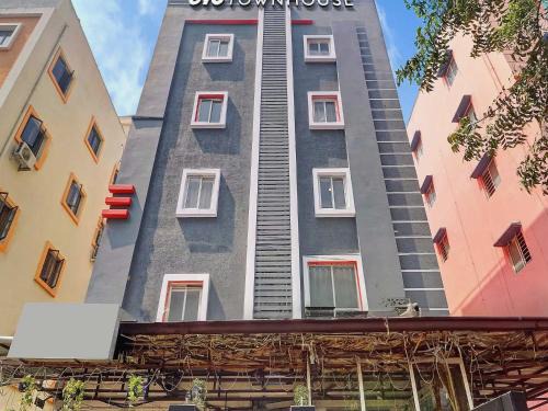 Hyderabad Hotel | Super Townhouse RCC PARK VIEW INN