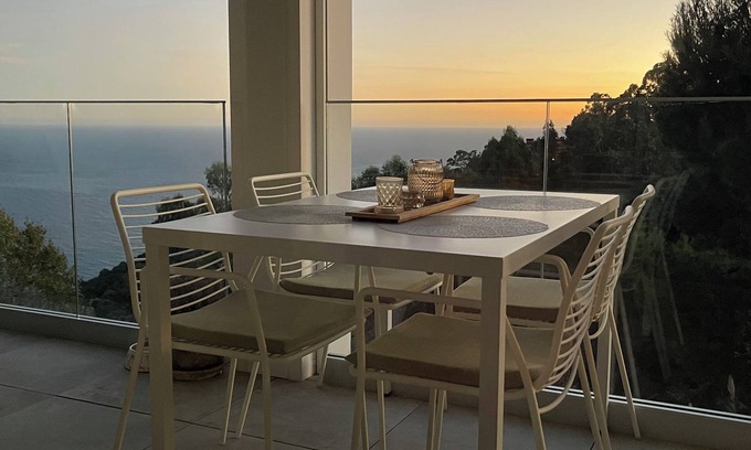 Eze Apartment | Superb 1-bedroom apartment with sea views, WiFi and AC in enchanting Èze village