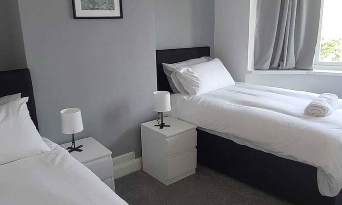 Wolverhampton House | Superb 3 Bed House in Wolverhampton