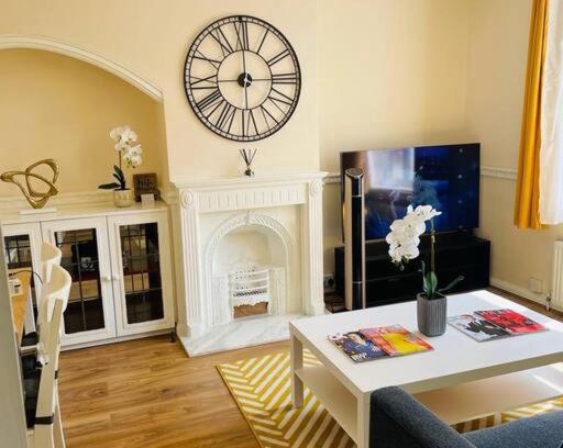 River Apartment | Superb and Comfortable 3BD Home in Dagenham
