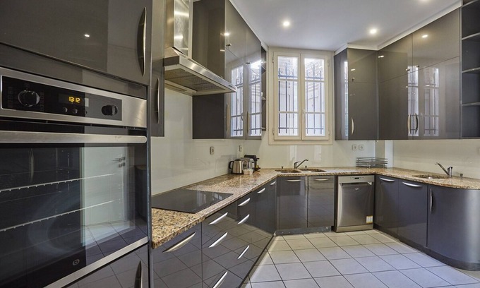 Saint-Vincent-de-Paul Apartment | Superb Apartment Center of Paris/montmartre
