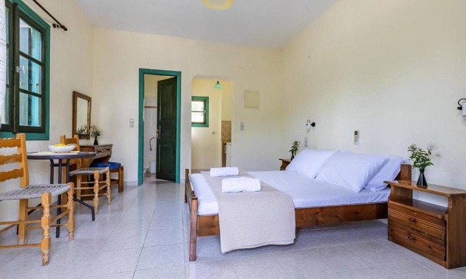 Stafylos Apartment | Superb apartment in Stafylos with balcony