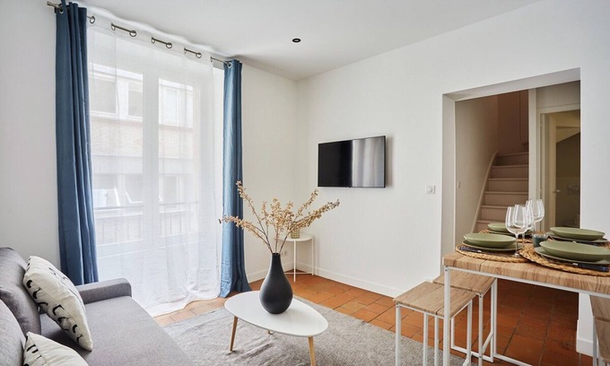 Paris City Center Apartment | Superb Apartment Louvre Museum 2 Bedrooms
