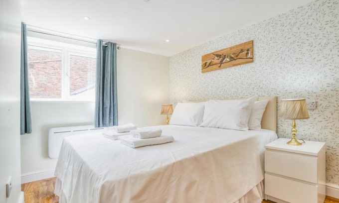 Lincoln Apartment | Superb City Center 2 Bed Apartment Free Wifi
