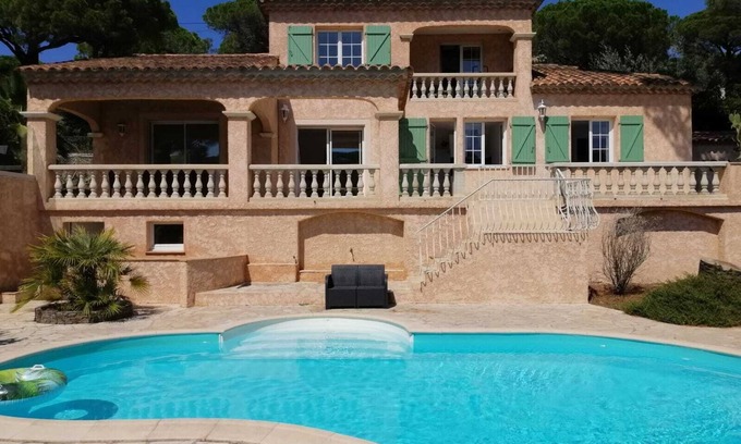Sainte-Maxime Villa | Superb! 🤩CLIM sea view, Hills Beach1 km 🏖Balneo bath🤗Massage table ZEN😁