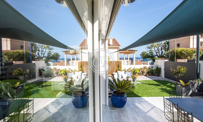Toulon - Hyeres Villa | Superb contemporary villa PIED DANS L'EAU - l'Ayguade beach