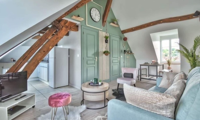 Nogent-le-Roi House | Superb Downtown Apartment