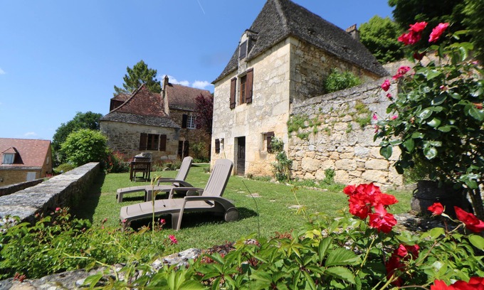 Bezenac House | SUPERB FAMILY HOUSE OVERLOOKING THE VALLEY IN THE HEART OF THE BLACK PERIGORD