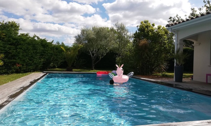 Balma House | Superb house sleeps 10, private pool, near Toulouse