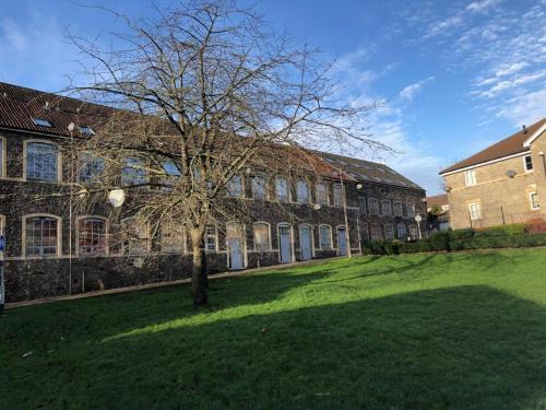 Hanham Apartment | Superb Peaceful 1 bed apartment in St George.
