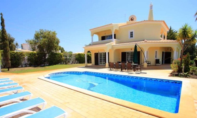 Mosqueira Villa | Superb social cabana area