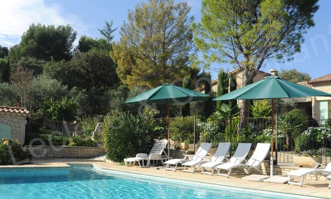 Crillon-le-Brave Villa | Superb stone-built villa with swimming pool