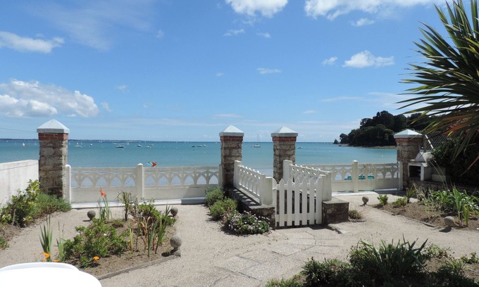 Fouesnant Villa | Superb villa directly on the beach