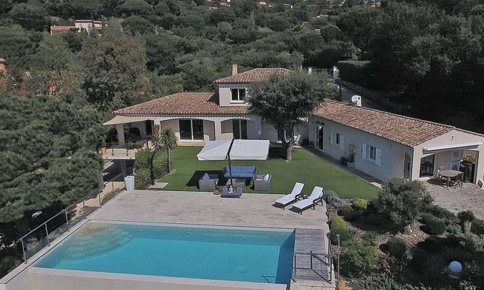 La Nartelle Villa | Superb villa in the private domain La Nartelle located in lush greenery
