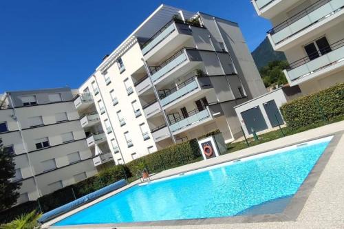 Albertville Apartment | Superbe appartement en résidence avec piscine.