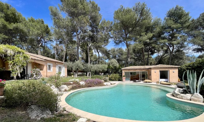 Roquefort-les-Pins Villa | Superbe Villa Avec Piscine, Idéale Pour Vacances en Famille