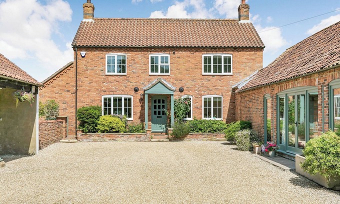 Louth Cottage | Superbly furnished with comfort and quality throughout.