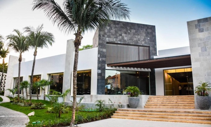 Playacar Zona Hotelera Resort | SuperHost Sandos Playacar Kids Eat FREE