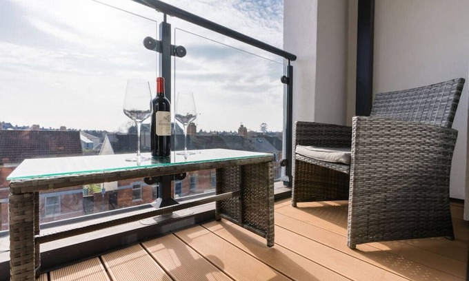 Penarth Condo | Superior 2 Bed 2 Bath Apt with Parking and Gym