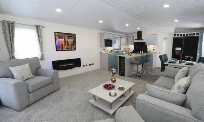 Saxmundham Cabin | Superior 6 berth holiday home in Suffolk,
