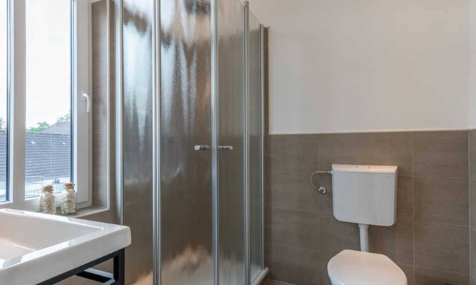 Leer Cottage | Superior double room 7 (top floor left) - 24/7 self-check-in, 14008