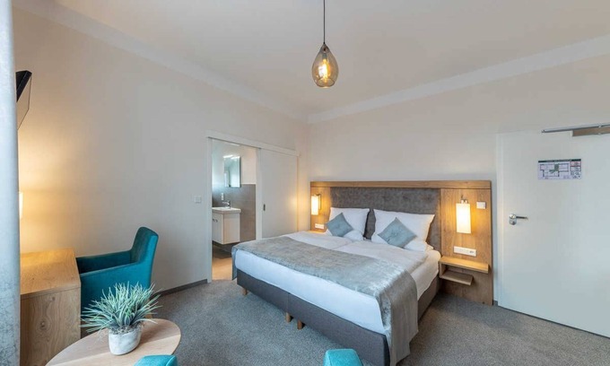 Leer Cottage | Superior double room 15 (attic right) - 24/7 self-check-in, 14008
