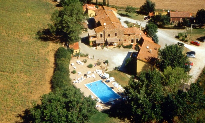 Casole d'Elsa House | superior ground floor apartment with pool view