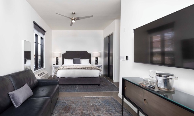 West End Hotel | Superior King Suite | 121 Hotel by AvantStay