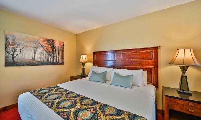 Milford House | Superior King, Tom Quick Inn, On-site Restaurant, Historic Milford Charm