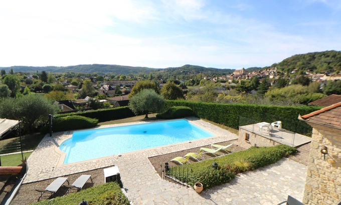 Castels House | Superior stone property and guests house with huge pool set in medieval village