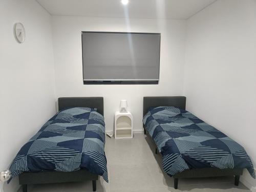 Guildford West House | Superior Twin Room in Spacious and Modern Home - NR10