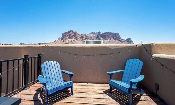 Apache Junction House | ‼️ Superstition Gecko | 3BR Retreat w/Mtn & BBQ