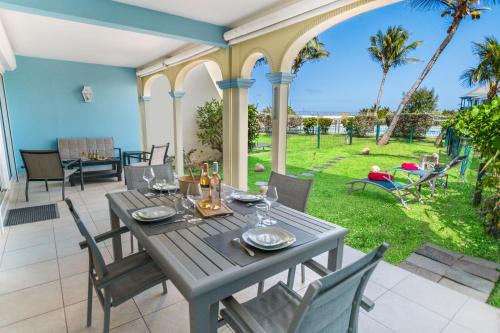 Orient Bay House | Sur la plage de la Baie Orientale, maison 4p avec jardin privatif et citerne d'eau !
