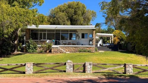 Dunsborough House | Sur Mer - Seaside Sanctuary