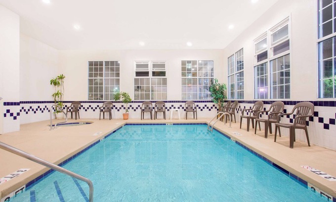 North Myrtle Beach Hotel | SureStay Hotel by Best Western North Myrtle Beach