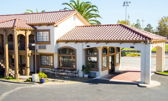 Santa Clara Hotel | SureStay Plus by Best Western Santa Clara Silicon Valley