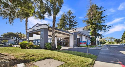 Downtown Sacramento Hotel | SureStay Plus Hotel by Best Western Sacramento North