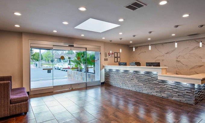Woodlake Hotel | SureStay Plus Hotel by Best Western Sacramento Cal Expo