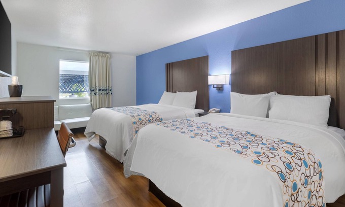 Niagara Falls Hotel | SureStay Plus Hotel by Best Western Niagara Falls East