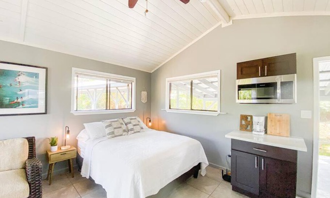 Keaau Apartment | Surf Getaway, Queen Bed, Private Lanai
