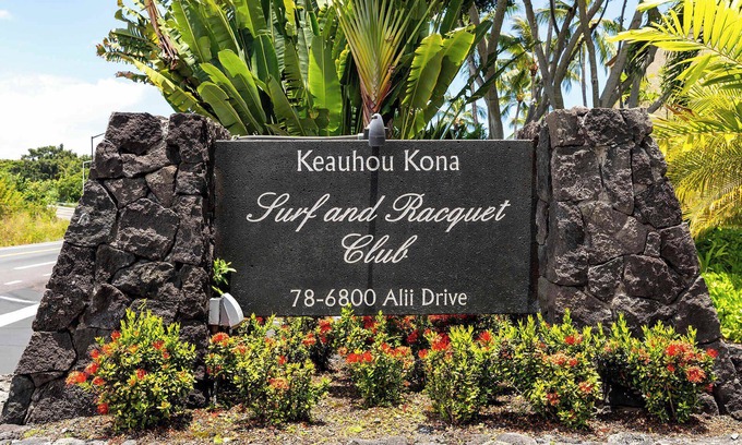 Historic Kailua Village House | Surf & Racquet Club #24 New Beds, New You!