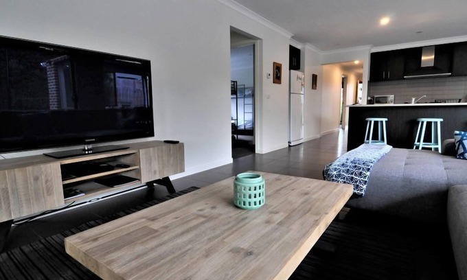 Inverloch House | Surf Side At Beaches Beach House- Free Linen Hire, Wi Fi and Streaming Services!