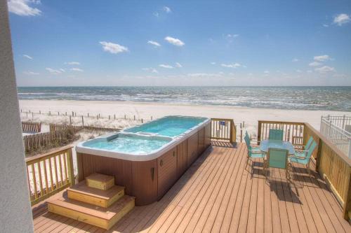 Silver Sands Beach Villa | Surf Song - Beachfront Home With Swimspa!