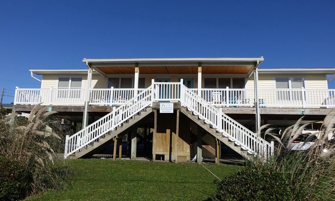 Emerald Isle House | Surf Sounds Beach Retreat, Completely Renovated, Enter your Relaxation Zone.