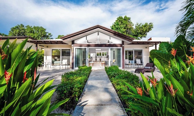 Avellanas Beach House | Surf, Sun and Pura Vida!