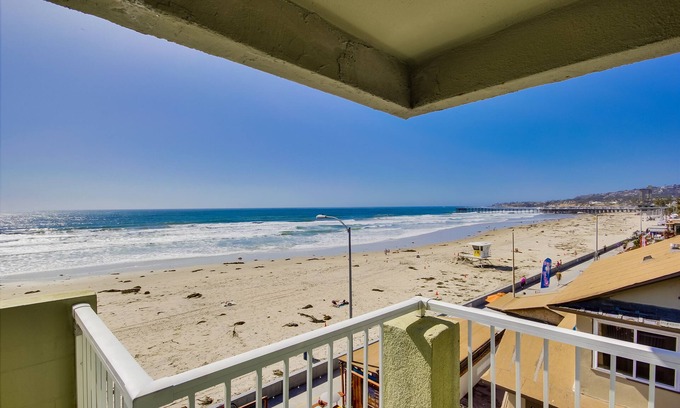 Pacific Beach Hotel | Surfer Beach Hotel