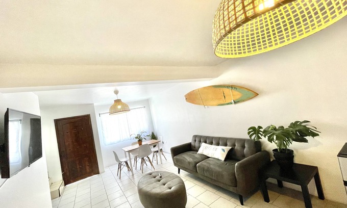 Costa House | Surfers Paradise House Ocean view balcony/clean